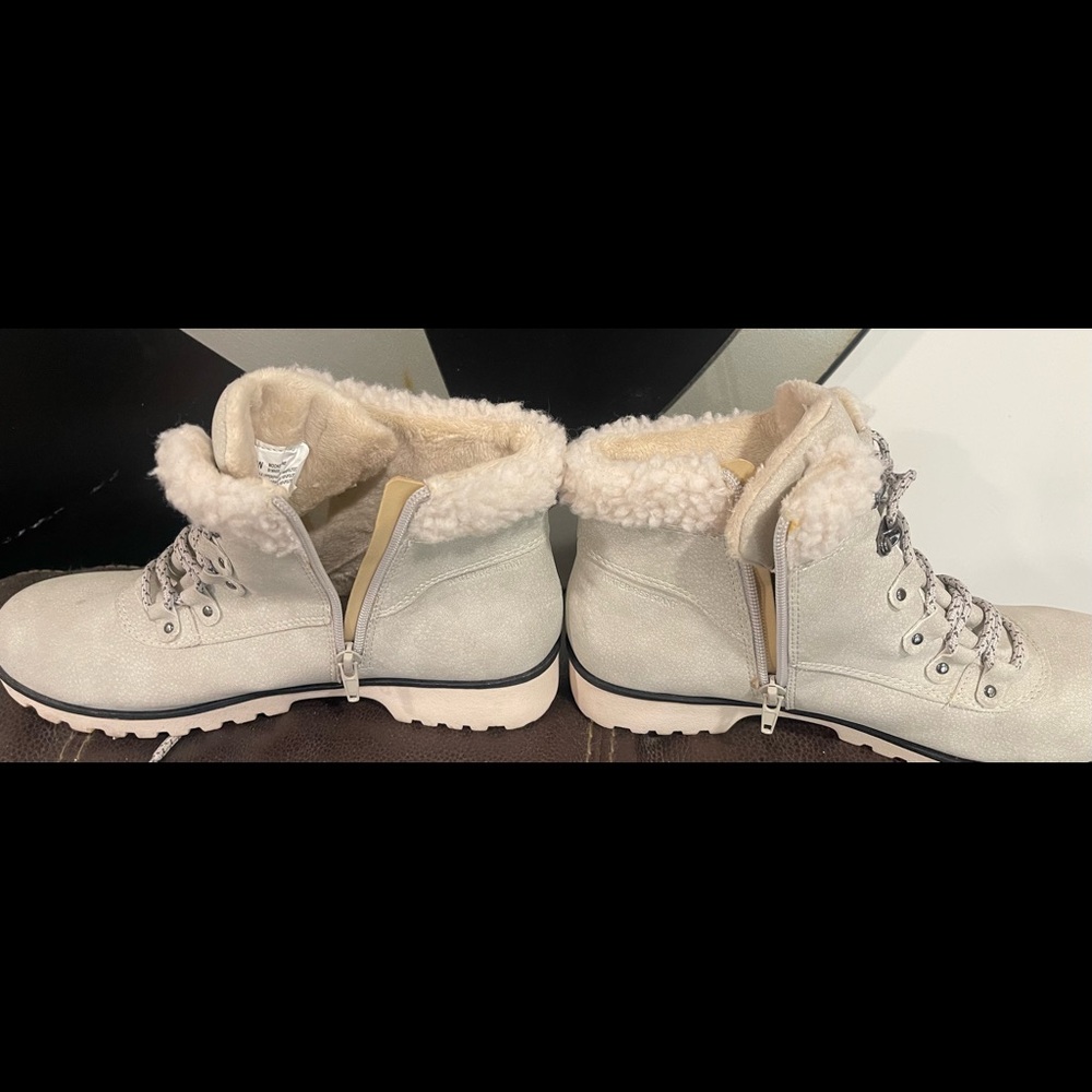 Jbu boots 8.5 worn once
